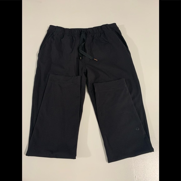 Lululemon pants size 4. - Picture 1 of 8